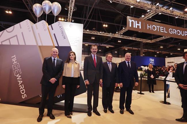 Los Reyes visitan el stand de NH en Fitur | NH HOTEL GROUP ep los reyes visitanstandnhfitur