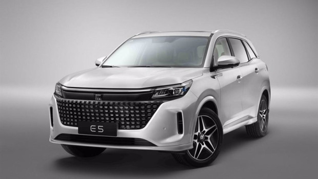 ep motor  dongfeng lanza un nuevo suv hibrido enchufable el dsfk e5 que llegara a finales de 2024