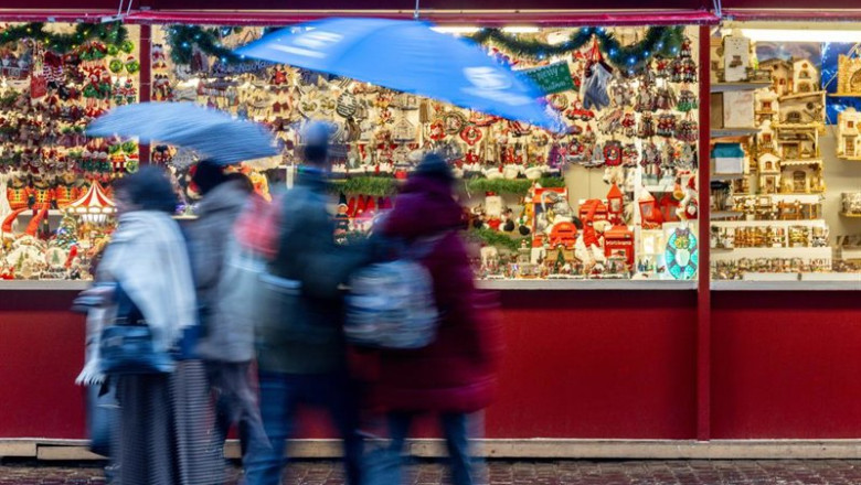 ep tradicional mercado de navidad en la plaza mayor a 10 de diciembre de 2025 en madrid espana