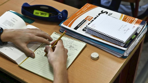 ep un alumno del programa de bachillerato de excelencia del instituto san mateo escribe un ejercicio