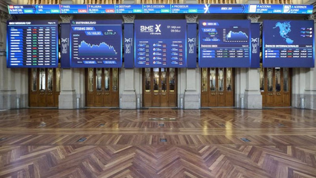 ep varios paneles del ibex 35 en el palacio de la bolsa a 1 de septiembre de 2023 en madrid espana