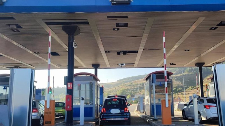 ep archivo   barreras de peaje en una autopista