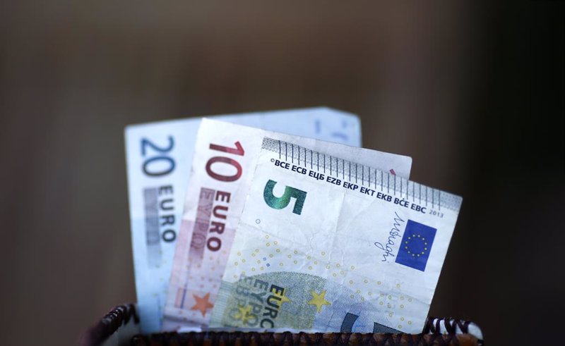 El efectivo pierde terreno pero es el medio de pago principal en los locales físicos