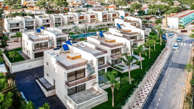 ep archivo   bravalex 2000 gestionara calma holiday villas en playa de aro