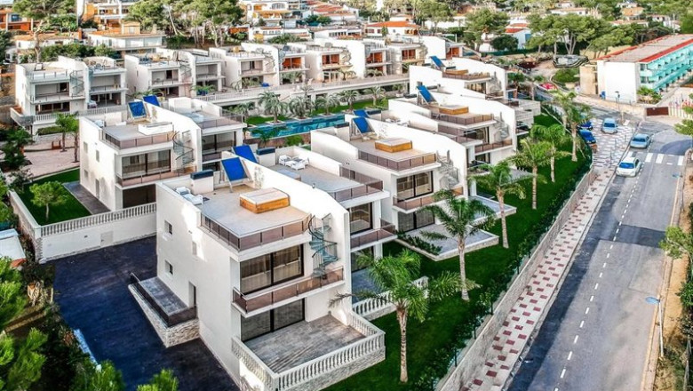 ep archivo   bravalex 2000 gestionara calma holiday villas en playa de aro