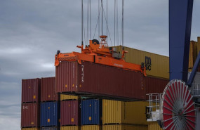 ep archivo   contenedores en la terminal hutchison ports best en el puerto de barcelona