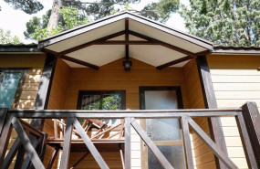 ep archivo   entrada a un bungalow del camping internacional de aranjuez