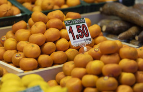 ep archivo   mandarinas en un puesto de un mercado