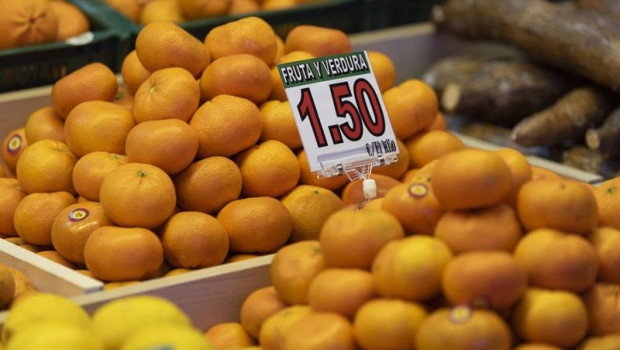 ep archivo   mandarinas en un puesto de un mercado