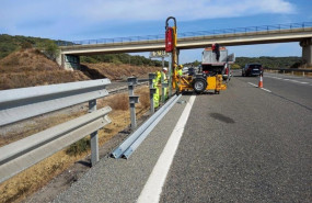 ep archivo   obras de conservacion en una carretera de madrid