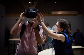 ep archivo   un asistente utiliza unas gafas de realidad virtual en las instalaciones de la segunda