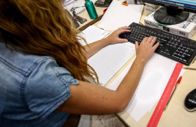 ep archivo   una mujer trabajando