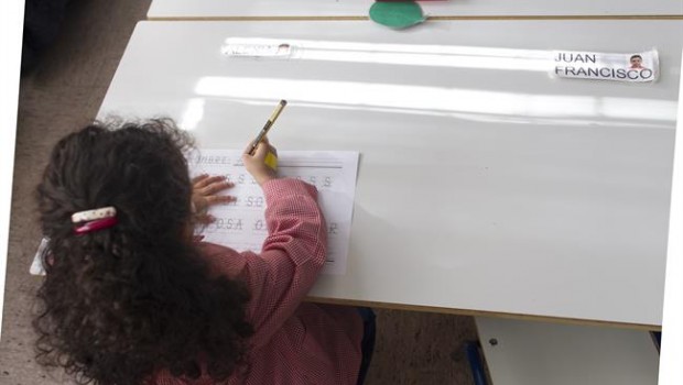 ep colegio aula primaria infantil clase nino nina ninos estudiando