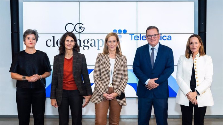 De izq a dcha, Verónica López, consultora AFI, Elena Valderrabano, directora de Sostenibilidad de Telefónica, Marieta Jiménez, presidenta europea Merck, Eduardo Navarro, director de Asuntos Corporativos y Sostenibilidad de Telefónica, y Raquel Fernández | JAVIER ARIAS ep de izq a dcha veronica lopez consultora afi elena valderrabano directora de sostenibilidad de