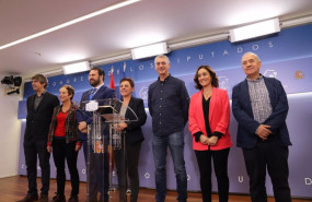 ep diputados y senadores de eh-bildu con su portavoz parlamentaria mertxe aizpurua en el centro en