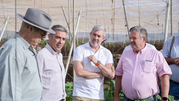 ep el consejero de agricultura del gobierno de canarias narvay quintero y el presidente de canarias