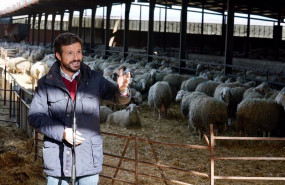 ep el lider del pp pablo casado visita una queseria en matadeon de los oteros leon