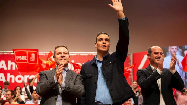 ep el presidente del gobierno en funciones pedro sanchez y el presidente de castilla-la mancha
