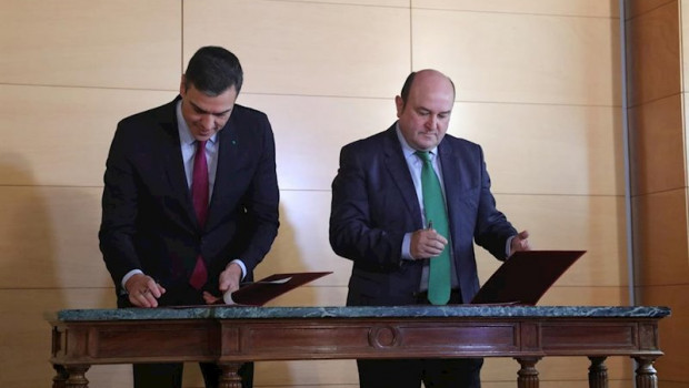 ep el presidente del gobierno en funciones pedro sanchez y el presidente del ebb del pnv andoni