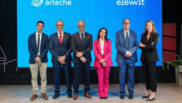ep en el centro alexander artetxe ceo de arteche y beatriz corredor presidenta de redeia en la