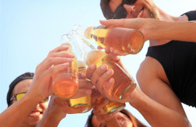 ep friends drinking beer ep friends drinking beer