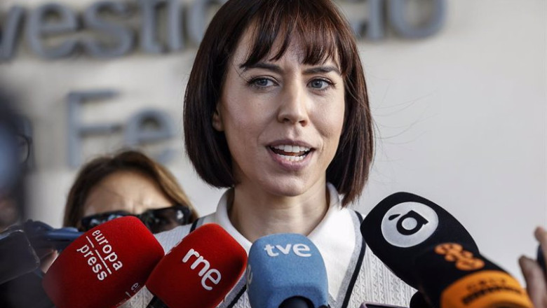 ep la ministra de ciencia e innovacion diana morant atiende a los medios de comunicacion tras su ep la ministra de ciencia e innovacion diana morant atiende a los medios de comunicacion tras su