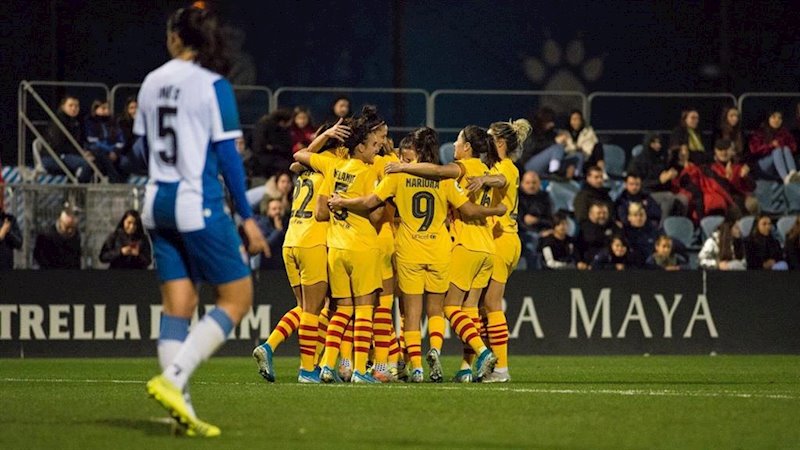 ep las jugadoras del fc barcelona celebran un gol ante el rcd espanyol