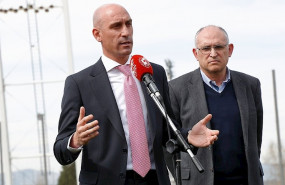 ep luis rubiales comparece ante los medios acompanado por andreu camps