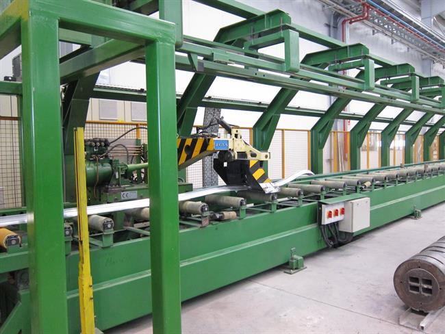 ep maquina trabajandouna fabrica