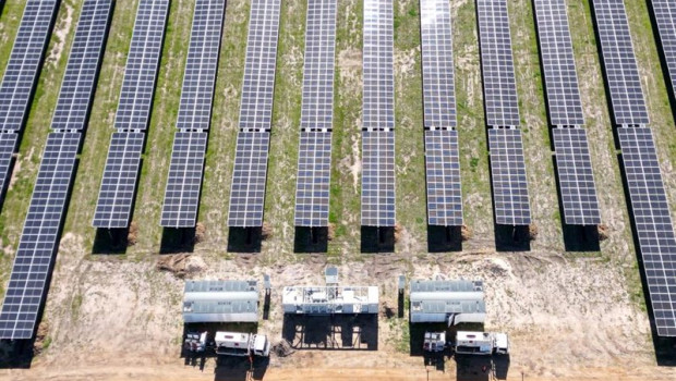 ep naturgy invierte 300 millones en un megaproyecto hibrido de energia solar y baterias en australia