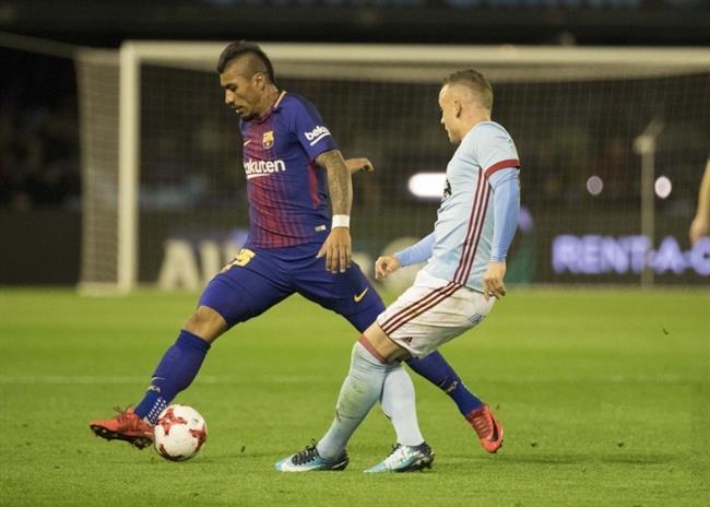 Paulinho pelea un balón con Iago Aspas en un Celta - Barça | LALIGA ep paulinho peleabaloniago aspasun celta - bara