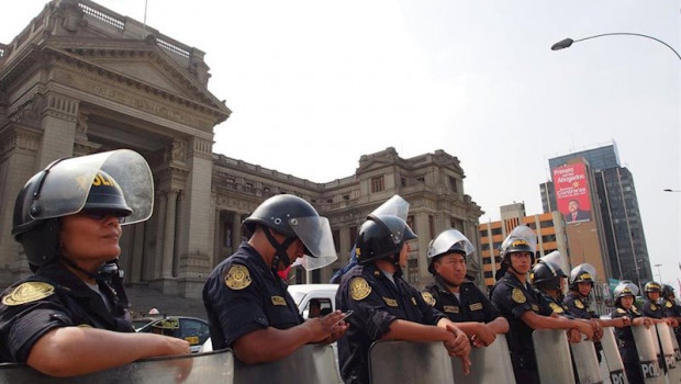 ep policias peruanos en lima imagen de archivo