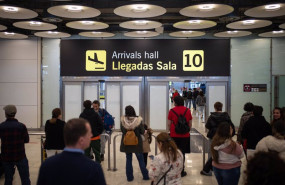 ep puerta 10 de llegadas de la terminal t4 del aeropuerto adolfo suarez madrid barajas a 3 de abril