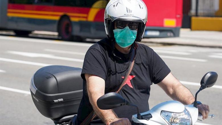 ep un motorista con mascarilla en el primer dia del uso obligatorio de mascarillas por el covid-19 ep un motorista con mascarilla en el primer dia del uso obligatorio de mascarillas por el covid-19