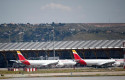 ep varios aviones de iberia en la terminal 4 del aeropuerto de madrid-barajas adolfo suarez