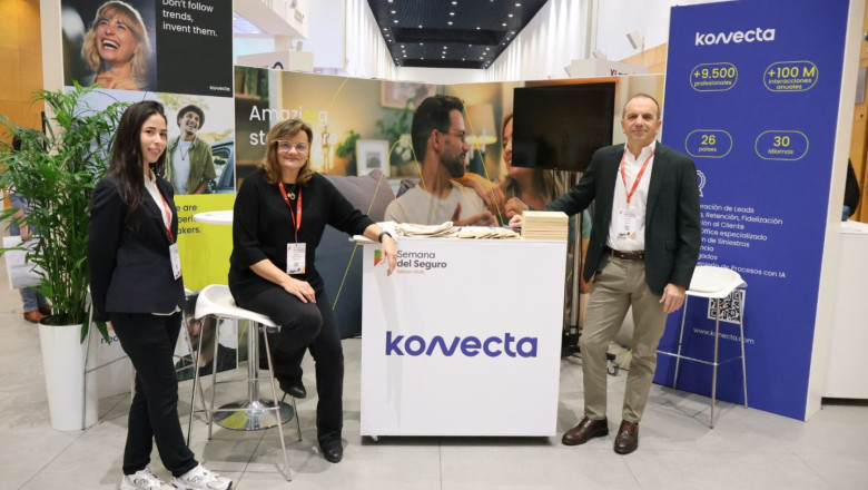 francisco rodrguez business developer manager de konecta digital y begoa arana gerente comercial del sector seguros de konecta 