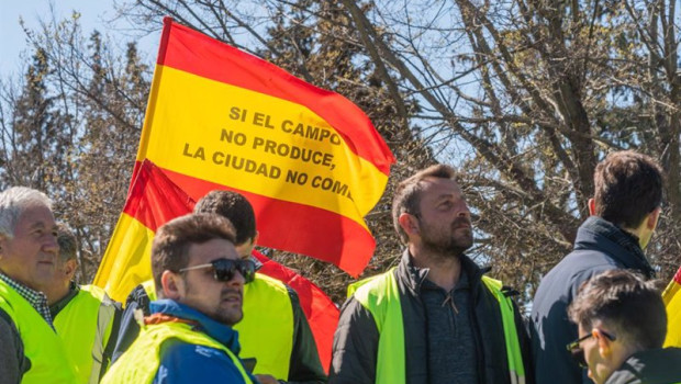ep agricultores y ganaderos se concentran para reivindicar sus derechos y pedir mejoras para sus