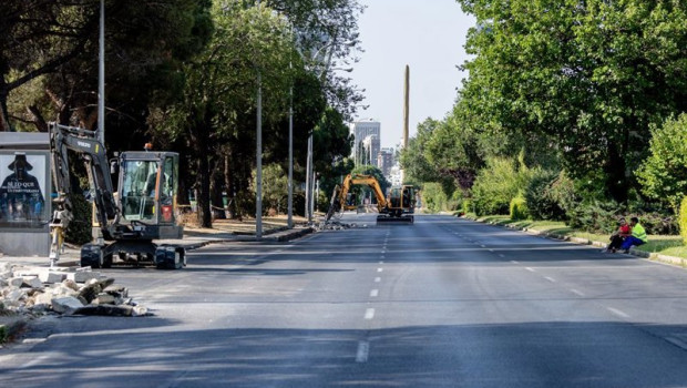 ep archivo   dos obreros trabajan durante el inicio de la segunda fase de las obras de parque