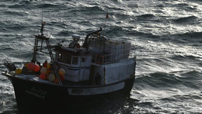 Archivo - El pesquero con bandera marroquí Albatros II encalló, en la tarde noche del miércoles 17 de junio, en la costa de Ceuta, (España). Debido a un problema en la maquinaria y con un viento de poniente fuerte, ha quedado encallado entre las piedras d | Antonio Sempere - Europa Press - Archivo ep archivo el pesquero con bandera marroqui albatros ii encallo en la tarde noche del miercoles 17
