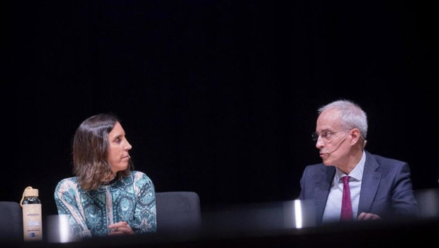 ep archivo   el secretario de estado de hacienda jesus gascon y la presidenta de la asociacion de 20251211142304