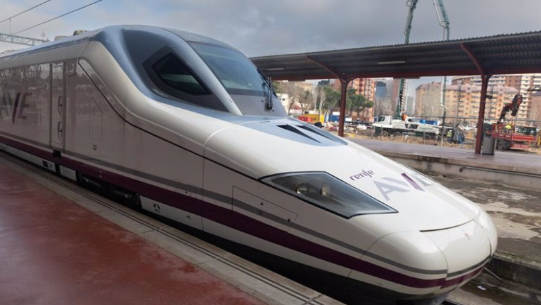 Archivo - Llegada del AVE Madrid-Murcia, en la estación de tren Chamartín-Clara Campoamor, a 19 de diciembre de 2022, en Madrid (España). | Eduardo Parra - Europa Press - Archivo ep archivo llegada del ave madrid murcia en la estacion de tren chamartin clara campoamor a 19 de