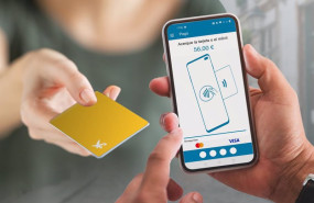 ep archivo   un movil con la aplicacion smartphone tpv de caixabank