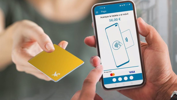 ep archivo un movil con la aplicacion smartphone tpv de caixabank ep archivo un movil con la aplicacion smartphone tpv de caixabank