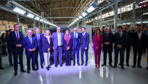 ep autoridades y responsables de santana factory en la presentacion de la planta