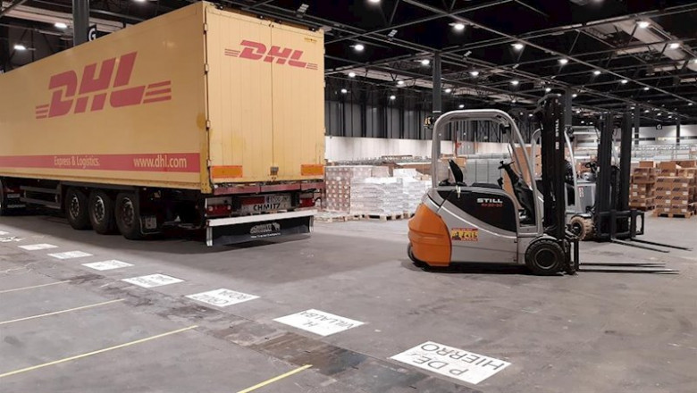ep camion de dhl trasladando material sanitario
