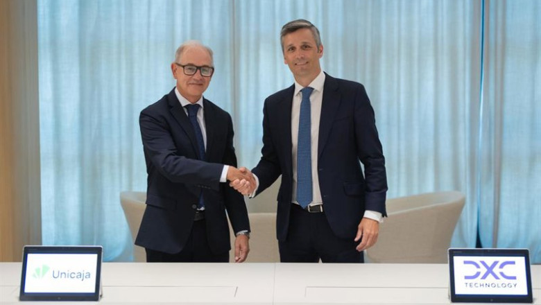 De izquierda a derecha, el consejero delegado de Unicaja, Isidro Rubiales, y el presidente de DXC Technology España y Portugal, Alfonso García. | UNICAJA ep de izquierda a derecha el consejero delegado de unicaja isidro rubiales y el presidente de dxc