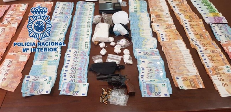 Dinero y drogas intercenidas en la desarticulación de la organización | POLICÍA NACIONAL ep dinerodrogas intercenidasla desarticulacionla organizacion