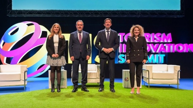 ep el alcalde de sevilla juan espadas y el vicepresidente de la junta de andalucia juan marin han