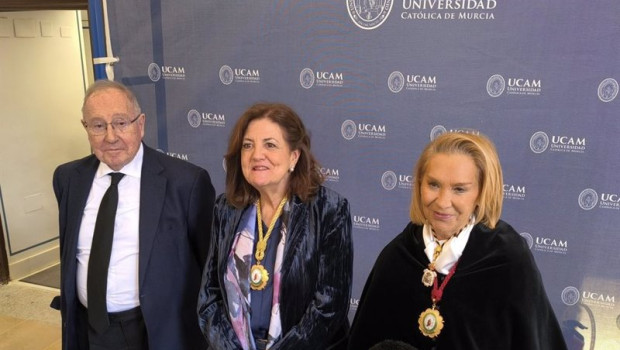 ep el presidente de la camara de comercio de espana jose luis bonet acompanado por la presidenta de