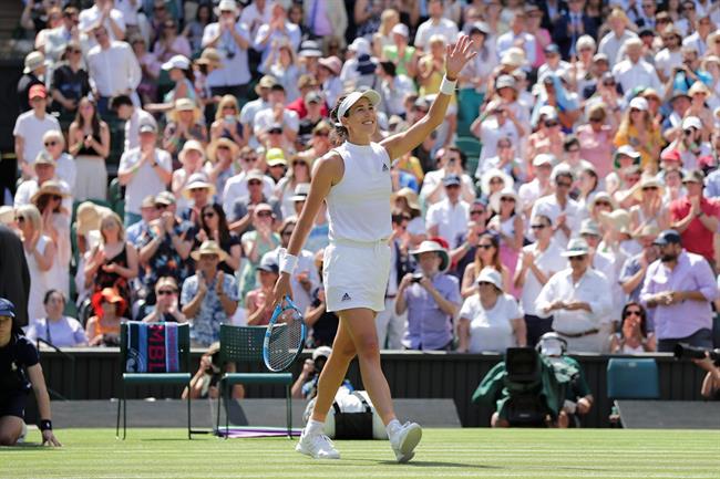Garbiñe Muguruza celebra su victoria en Wimbledon | AELTC/BEN QUEENBOROUGH - Archivo ep garbine muguruza celebravictoriawimbledon